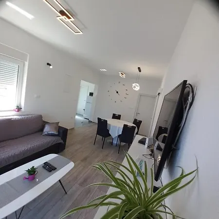 Sunset Apartment *